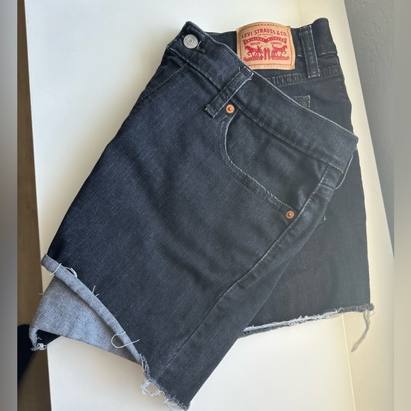 Levi's High Rise Denim Shorts - Black - Size 33 - Picture 5 of 6